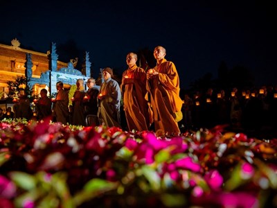 Hàng nghìn người tham gia Đại lễ Phật đản 2024 trên đỉnh Fansipan 