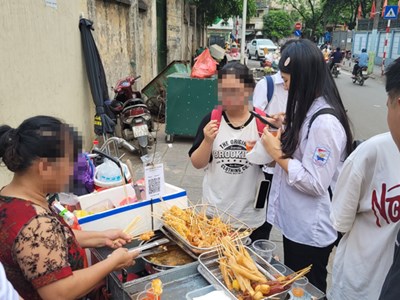  Thực phẩm bẩn “thập diện mai phục” quanh trường học