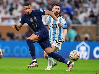 HLV tuyển Anh thừa nhận áp lực; Messi phản pháo Mbappe về chất lượng EURO