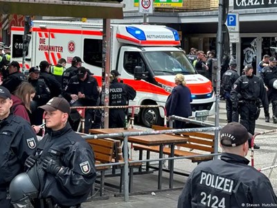 Trước trận Hà Lan và Ba Lan, cảnh sát bắn kẻ cầm rìu đe dọa CĐV