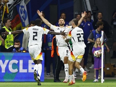 Cục diện bảng A: Đức giữ ngôi đầu, Scotland bị loại