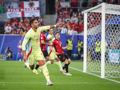 Tây Ban Nha cùng Ý đi tiếp, Croatia chỉ còn cơ hội mỏng manh