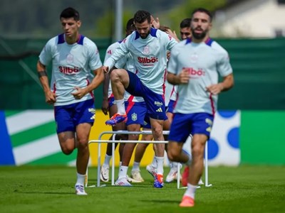 Tuyển Anh vắng 2 cầu thủ quan trọng trong buổi tập, Georgia nhận mưa tiền thưởng