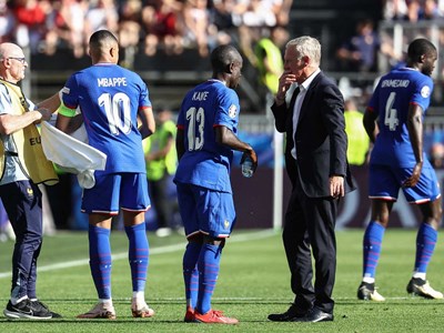 Tuyển Pháp nội loạn vì “trên bảo, dưới không nghe“