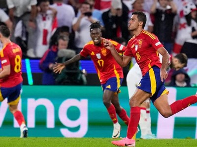 Xác định 2 cặp đấu tứ kết đầu tiên, xuất hiện chung kết sớm Đức vs Tây Ban Nha