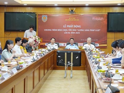 Phát động Chương trình bình chọn, tôn vinh 'Gương sáng pháp luật' lần III