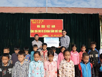 Nhà xuất bản Giáo dục Việt Nam hỗ trợ sách cho học sinh tỉnh Cao Bằng