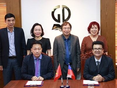 Ký kết hợp tác văn hóa và dịch thuật giữa NXBGDVN và Đại sứ quán Chile