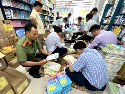 Bạc Liêu: Phát hiện buôn bán sách giáo khoa giả, chủ nhà sách bị phạt 7,5 triệu đồng