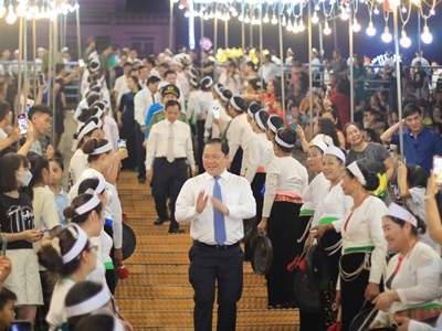 400 nghệ nhân hòa tấu chiêng mở đầu “Tuần Văn hóa - Du lịch tỉnh Hòa Bình năm 2024“