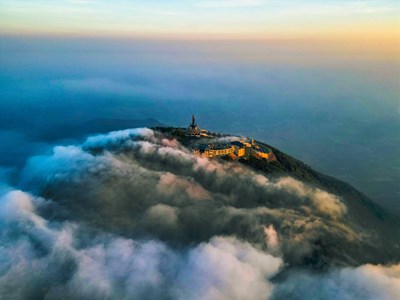 Khám phá các công trình văn hoá tâm linh độc đáo trên núi Bà Đen