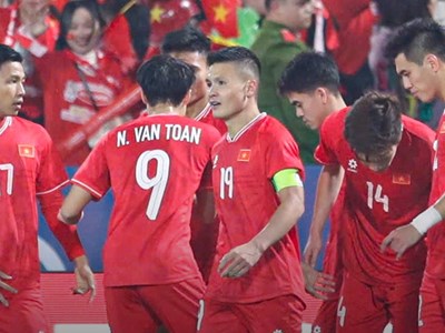 Quang Hải tỏa sáng, Việt Nam đánh bại Indonesia