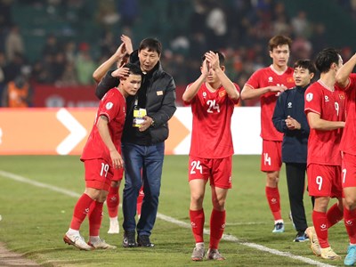 HLV Kim Sang-sik: “Ý chí của các cầu thủ làm nên chiến thắng xứng đáng“