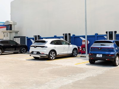 VinFast miễn phí sạc pin cho tất cả ô tô điện đến ngày 30.6.2027