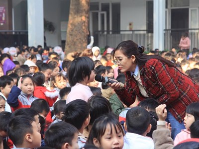 URENCO tổ chức ngày hội đổi rác lấy quà tại trường Tiểu học Phú Đô