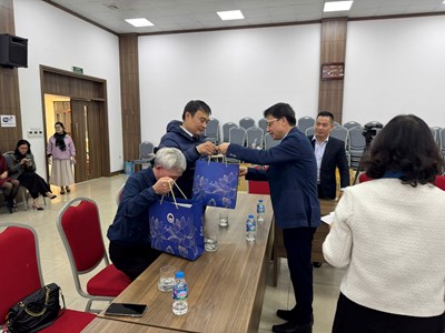 Công đoàn Giáo dục Việt Nam thăm, chúc Tết và tặng quà đoàn viên, người lao động tại Công đoàn Nhà xuất bản Giáo dục Việt Nam