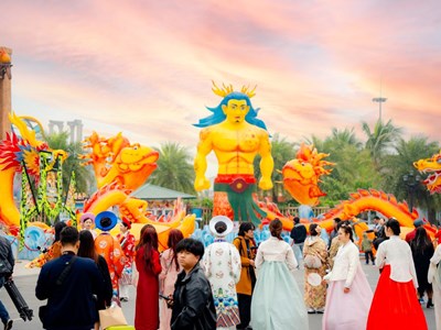 Đắm chìm trong không gian Tết 4.000 năm tại điểm cầu may “hot” nhất dịp Tết Ất Tỵ