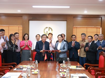 NXBGDVN ký kết thỏa thuận giai đoạn 2025–2027 với NXBGD-TT Lào