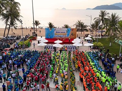 Gần 10.000 người vingroup và tình nguyện viên ra quân làm sạch bờ biển tại 28 tỉnh, thành phố