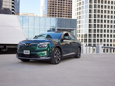 Khách hàng lời lớn khi mua ô tô trực tuyến trên website VinFast