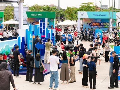 Cận cảnh “siêu phẩm” VinFast Evo Grand lần đầu xuất hiện tại “VinFast Xanh Fest Icon”