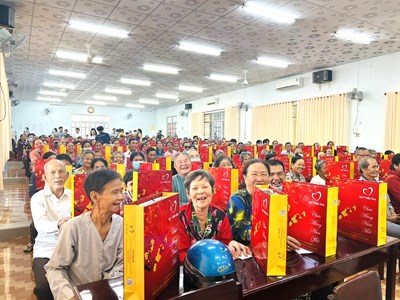 Quỹ Thiện Tâm đón nhận huân chương Lao động hạng Nhất của Chủ tịch nước