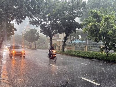 Dự báo thời tiết 15.8: Hà Nội có mưa dông về chiều, Bắc Trung Bộ hạ nhiệt