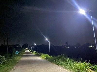 “Ánh sáng xanh” thắp sáng từng bản làng, xóm biển mùa hè