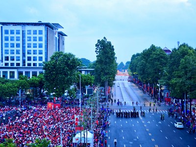 Hà Nội sáng Tổng duyệt Lễ diễu binh, diễu hành: Trời mát dịu, hàng vạn người chào bình minh tại Ba Đình