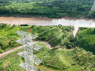 Thấy gì từ việc T&T Group của bầu Hiển thần tốc hoàn thành đường truyền tải điện từ Lào về Việt Nam?