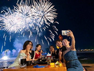 Show diễn pháo hoa và nghệ thuật thể thao mạo hiểm sẽ trở lại Thị trấn Hoàng Hôn tháng 11 này