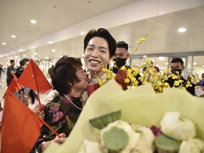 Mẹ ca sĩ Đức Phúc chia sẻ khoảnh khắc xúc động tại Intervision 2025