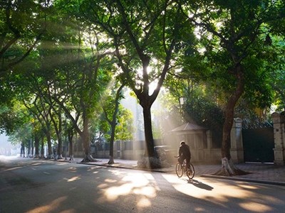 Dự báo thời tiết 4.10: Hà Nội nắng ráo, TP.HCM mưa dông cuối ngày