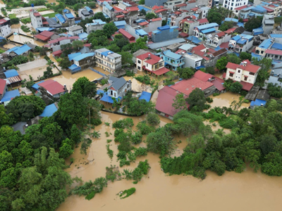 Lũ trên các sông Bắc Bộ rút chậm, gây ngập lụt và nguy cơ sạt lở