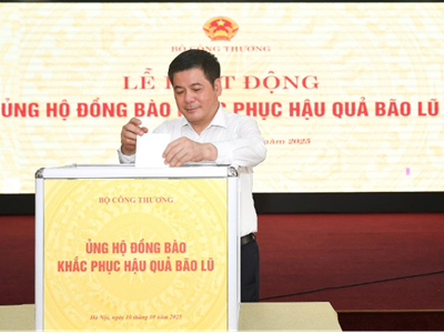 Bộ Công Thương quyên góp gần 1 tỷ đồng ủng hộ đồng bào khắc phục hậu quả bão lũ