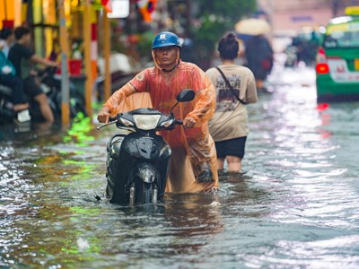 Dự báo thời tiết 10.12: TP.HCM và Nam Bộ mưa to đến rất to