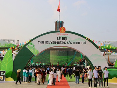 Biển người đổ về thưởng trà giữa quảng trường lớn nhất Thái Nguyên