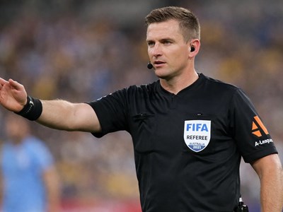 Trọng tài người Australia cầm còi trận bán kết U23 Việt Nam và U23 Trung Quốc