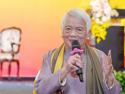 Áo dài Việt và ký ức vượt biên giới của đạo diễn Xuân Phượng