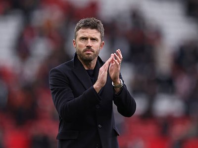 Michael Carrick hồi sinh Man United bằng sự giản đơn