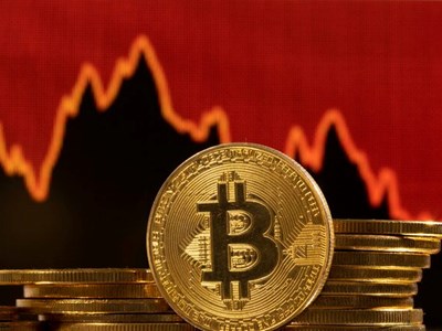 Bitcoin điều chỉnh sâu sau khi lập đỉnh