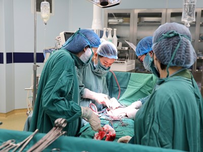 Phú Thọ: Cứu sống bệnh nhân mang khối u xơ tử cung “khổng lồ”