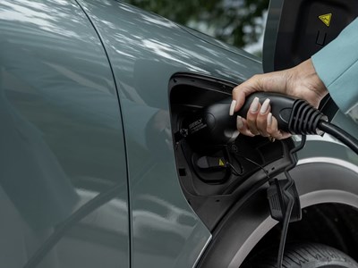 Geely đối đầu BYD trong cuộc đua sạc nhanh