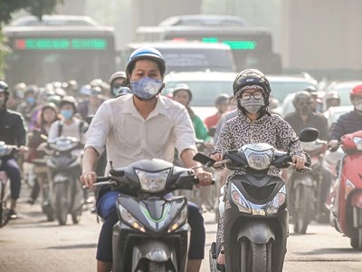 Thời tiết hôm nay 13.4: Hà Nội nắng nóng 34-36°C