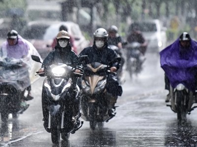 Thời tiết hôm nay 30.4: Trung Bộ cục bộ có nơi mưa to
