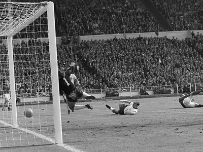 Lịch sử World Cup 1966: Bóng ma trên xà ngang thánh địa Wembley