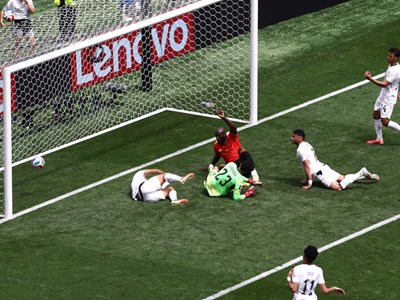 Lukaku giúp Bỉ thoát thua trước Ai Cập