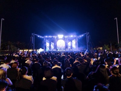 Dragon Ocean Concert 01 – “dòng chảy”: Hàng nghìn khán giả hòa nhịp cảm xúc trong đêm nhạc bên biển Đồ Sơn