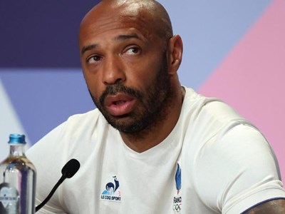Thierry Henry thay đổi quan điểm về Ronaldo