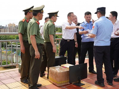 Quảng Ninh: 30 đối tượng người nước ngoài hoạt động lừa đảo công nghệ cao được bàn giao cho Công an Trung Quốc